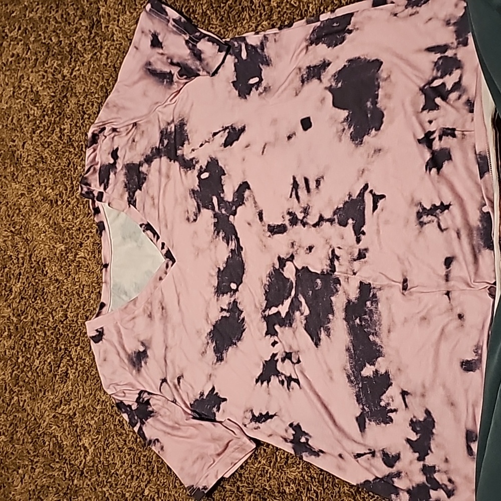 Boutique pink and black v neck t-shirt